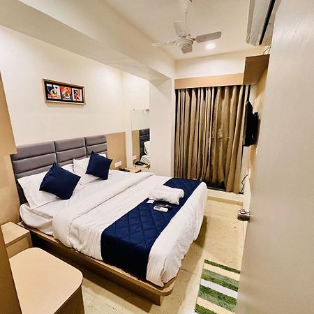 Hotel Royal Square Ahmedabad Exterior photo