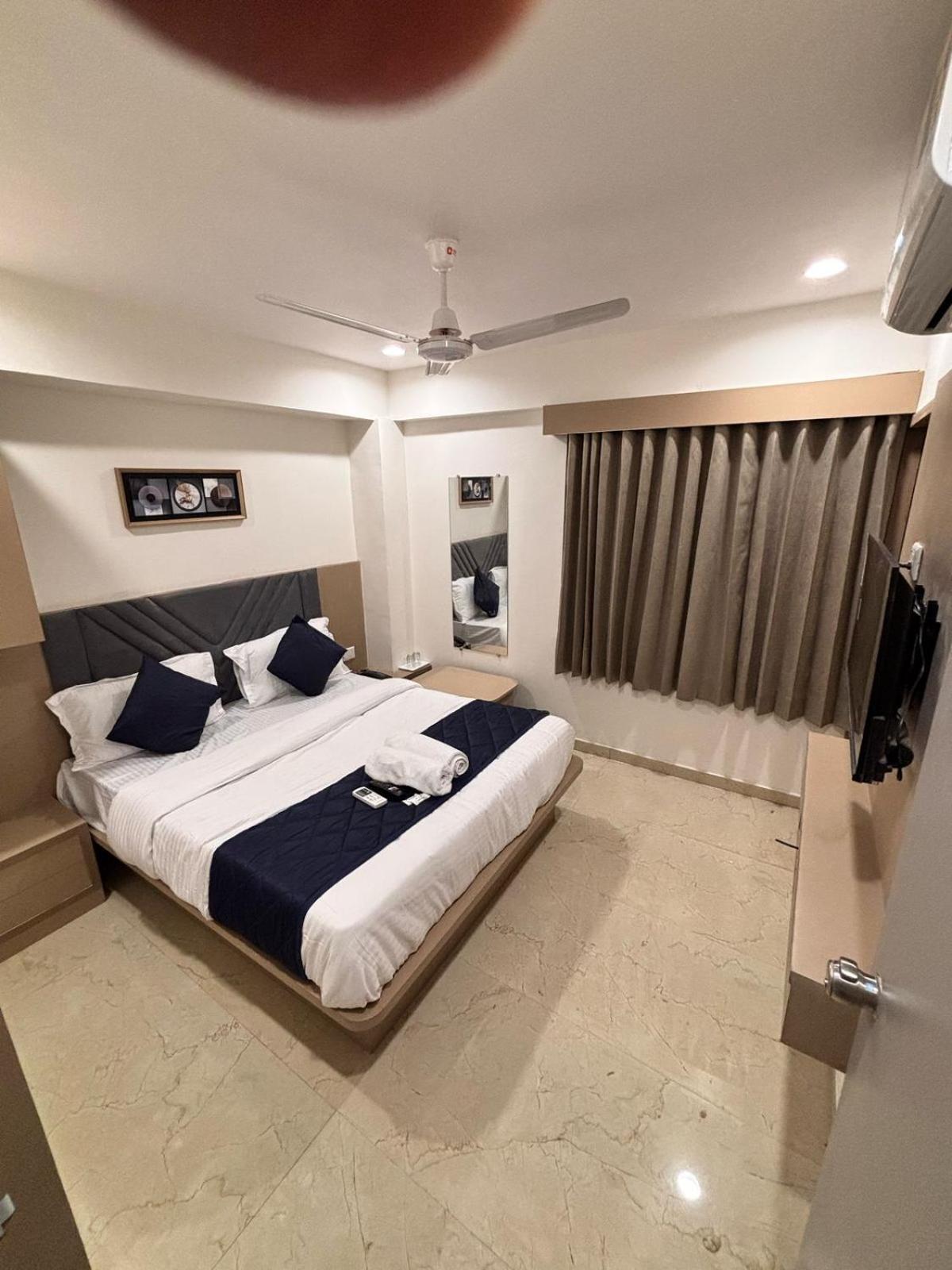 Hotel Royal Square Ahmedabad Exterior photo